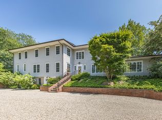 17 Apaquogue Rd, East Hampton, NY 11937