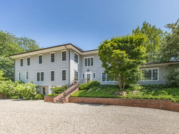 17 Apaquogue Rd, East Hampton, NY 11937
