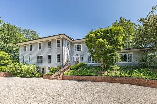 17 Apaquogue Rd Photo 1