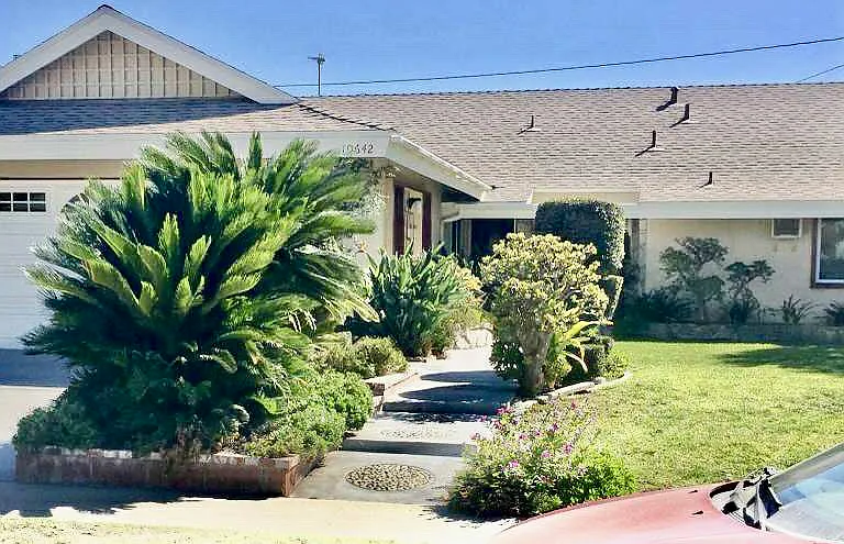10642 Henderson Ave — Photo 2