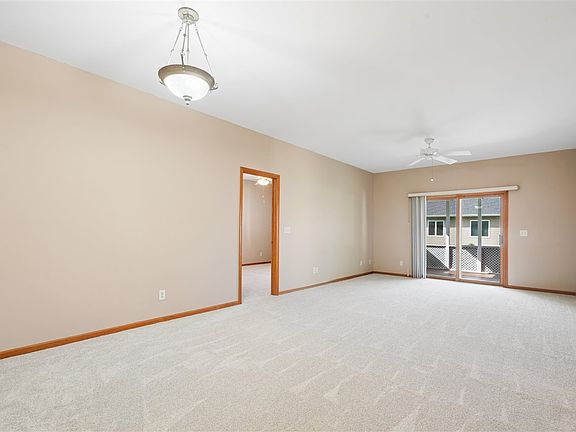 4th image of 808 Winterberry Pl NE