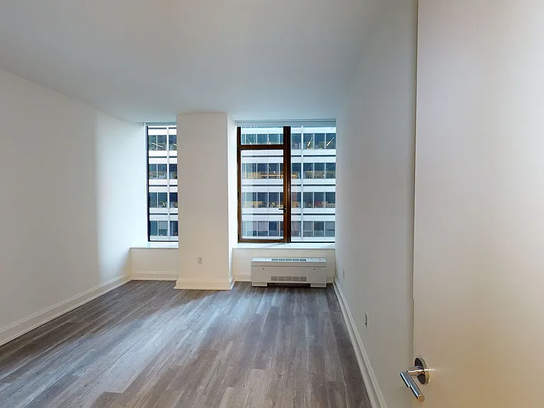 10 Hanover Square — Photo 111