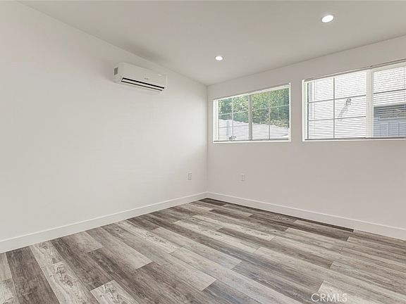 4th image of 18413 1/2 Erwin St