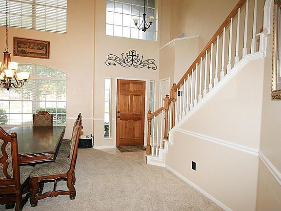 4th image of 11012 Oakwood Dr