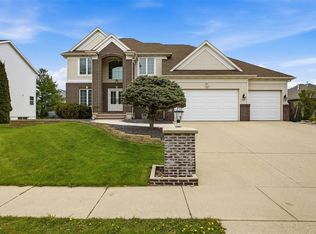 570 Landau St, Robins, IA 52328