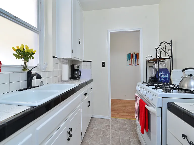 737 Devon Ct — Photo 4