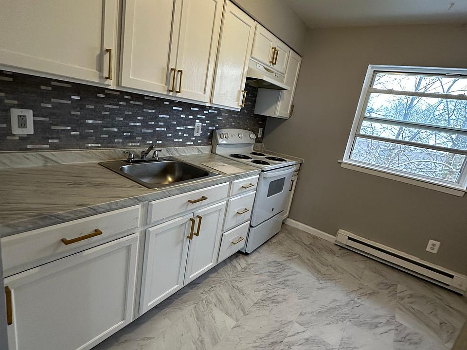 1st image of 215 Buckley St
