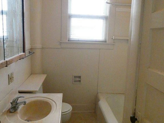 5th image of 902 Rogers St #1W