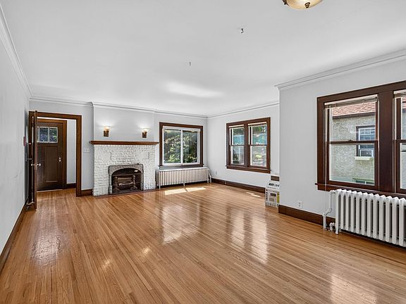 4th image of 1051 Ottawa Ave