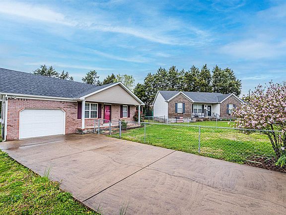 3rd image of 317 Easton Cir