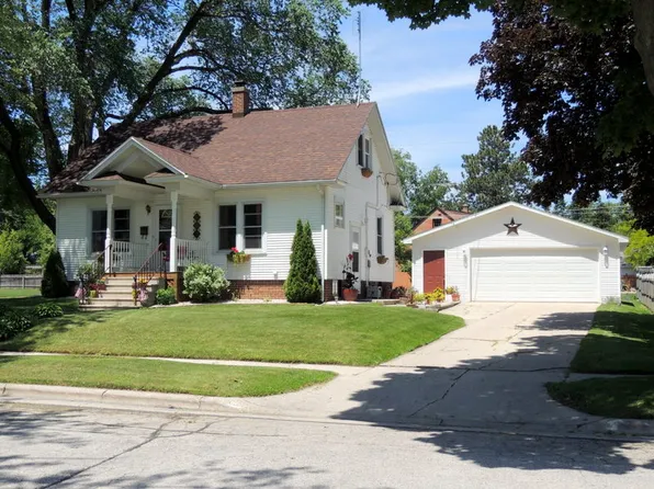 436 Prospect Ave, Sheboygan Falls, WI 53085