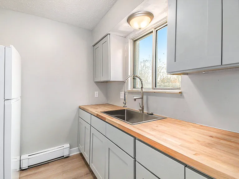 315 Smith St #5 — Photo 9