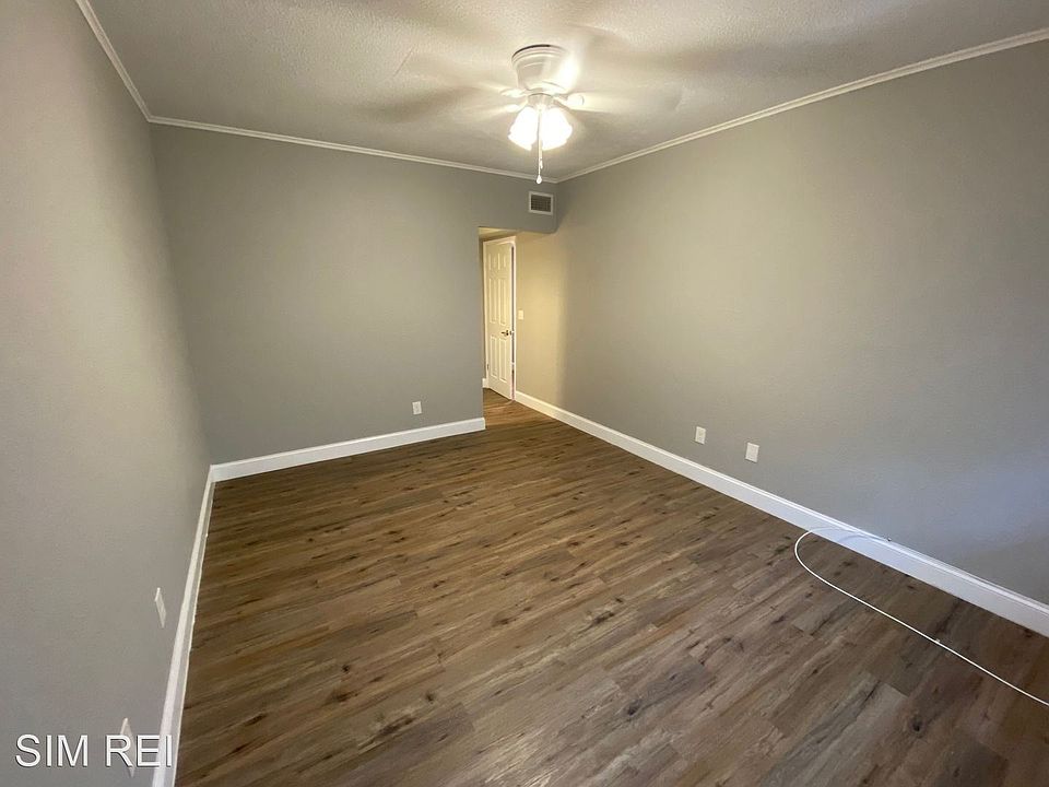 1st image of 600 N Grove St #11393731