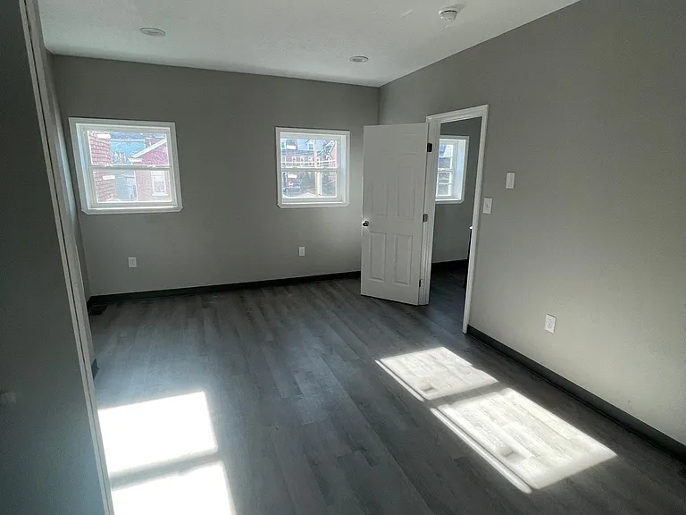 5302 Butler St #4 — Photo 1