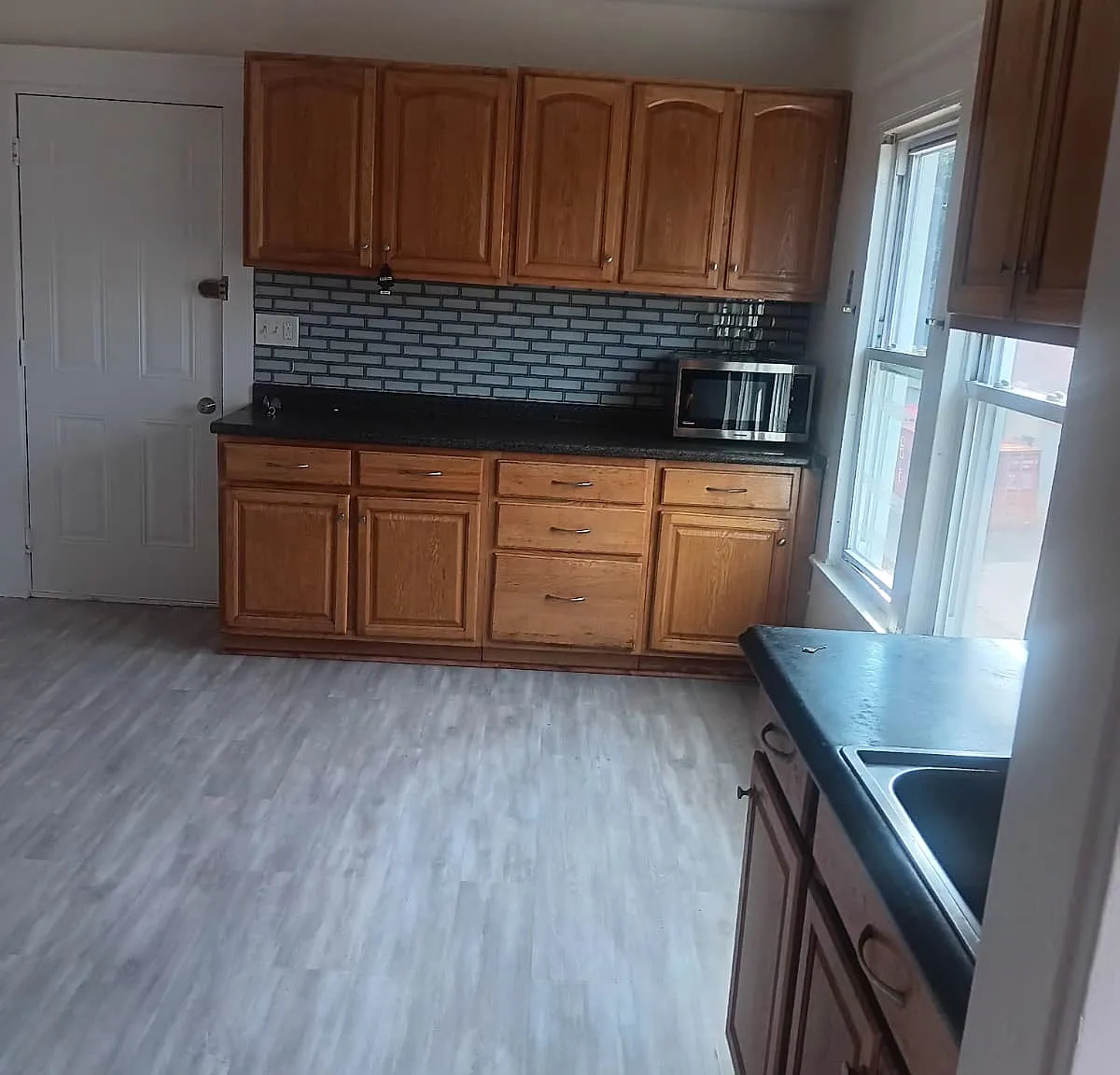 3 bed, 1000 sqft, $1,850 — Photo 1