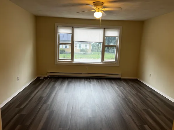 70 Lorchris St APT 9, Leominster, MA 01453