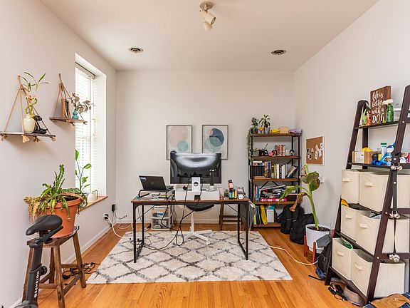 4th image of 1301 N Hoyne Ave APT 2