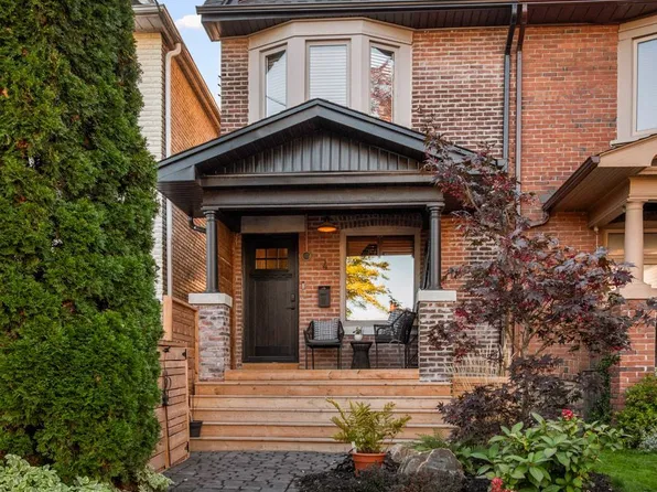 4 Orchard Park Blvd, Toronto, ON M4L 3E2
