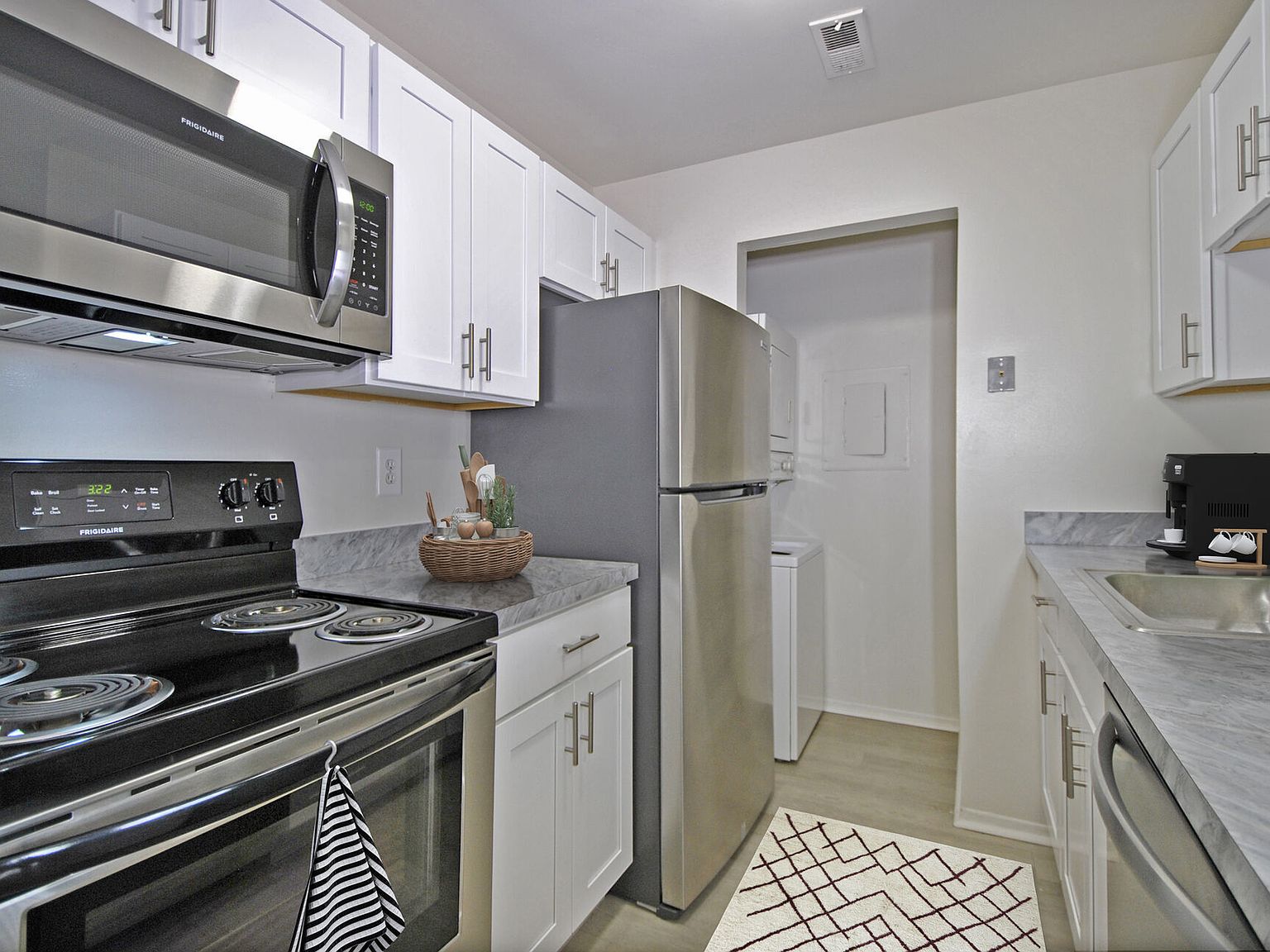 13750 Village Green Blvd # 2a106, Southgate, MI 48195