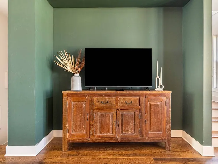 1027 E Trinity Ln #9 — Photo 15