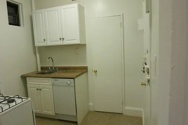 Rented by Manhattan Best Realty, Inc. | media 25