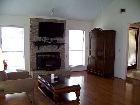 5th image of 108 Mistywood Cir