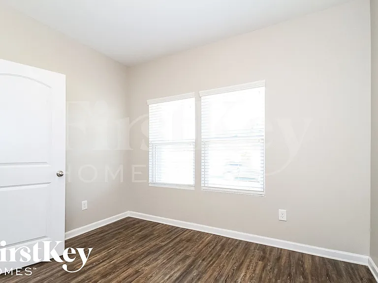 4317 Lochurst Dr — Photo 8