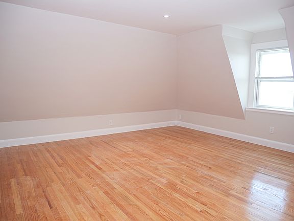 2nd image of 25 Garrison Rd APT 4