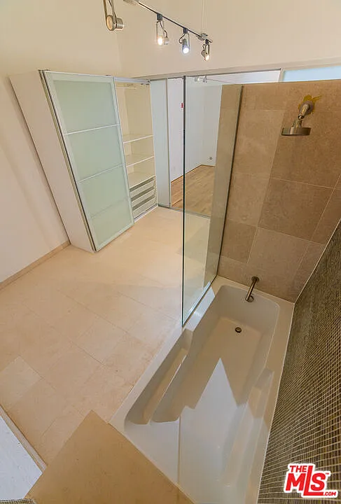 1 bed, 1.0 bath, 1000 sqft, $5,250 — Photo 1