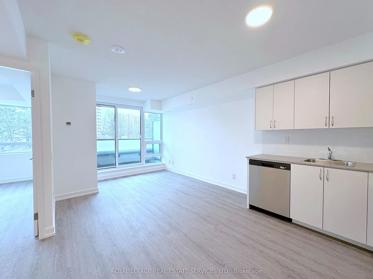 Building Photo - 2 River Plate St #203