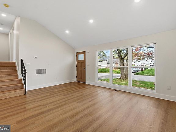5th image of 1453 Doris Rd
