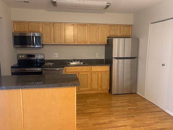 5th image of 6425 Continental Dr