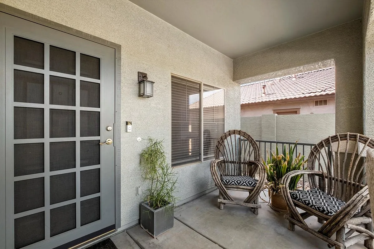 4 bed, 2.5 bath, 2248 sqft, $3,150 — Photo 2