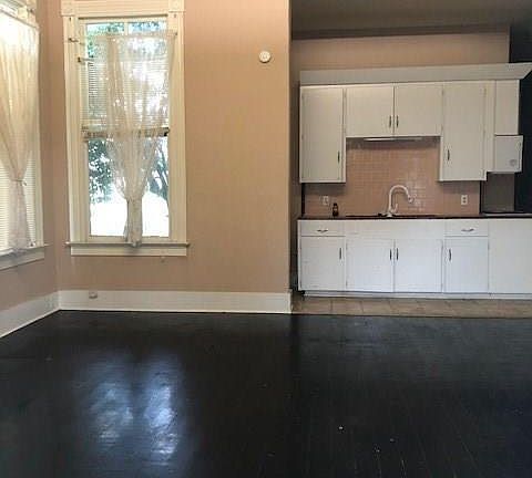 4th image of 1819 Broadway St