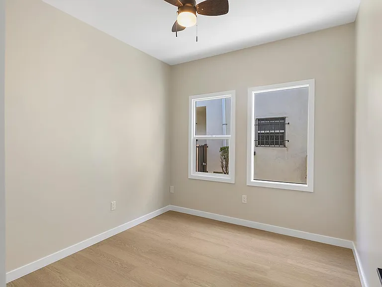 1237 E 1st St #1 — Photo 11