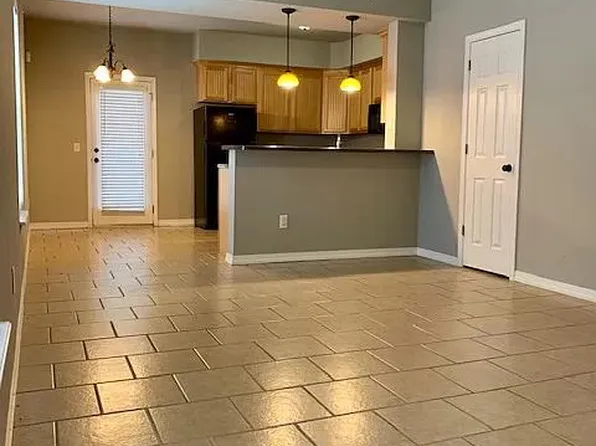 2004 Azlin Pl APT C, Siloam Springs, AR 72761