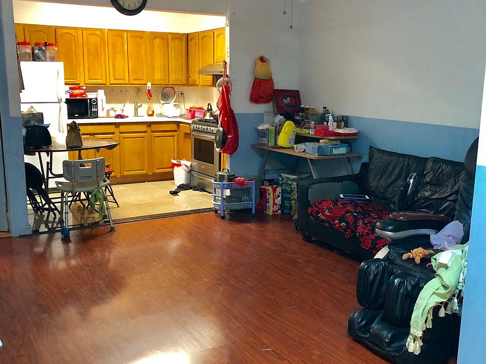 2nd image of 11118 37th Ave Floor 2