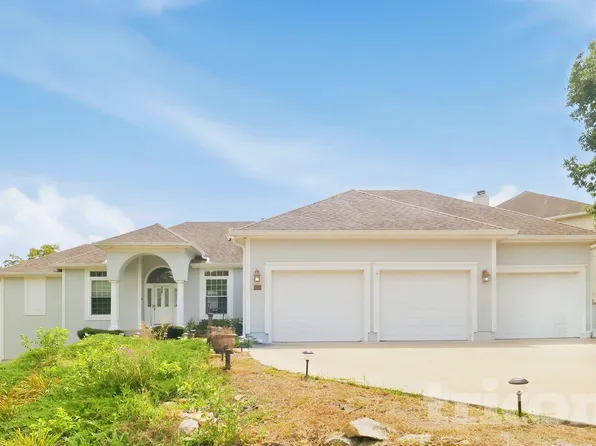 613 NW Edgewood Dr, Lees Summit, MO 64081