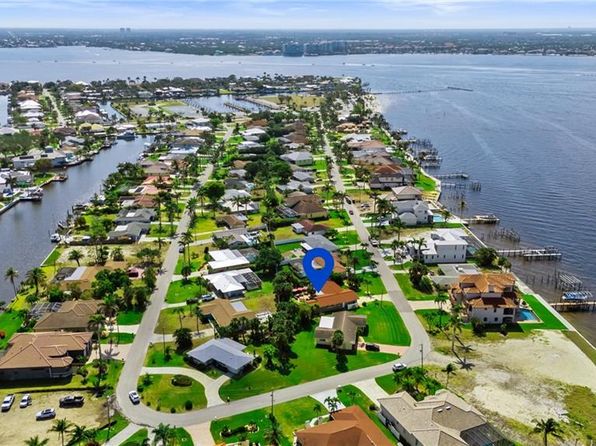 1017 Dolphin Dr, Cape Coral, FL 33904