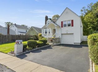 912 Lakeside Pl, Union, NJ 07083