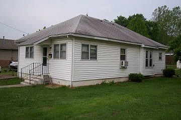 1st image of 313 E 7th St