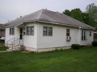 313 E 7th St, West Frankfort, IL 62896