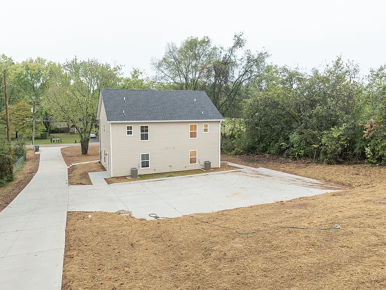1621 Francis Rd — Photo 3