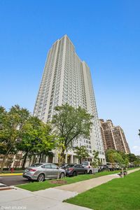 1700 E 56th St APT 2001, Chicago, IL, 60637