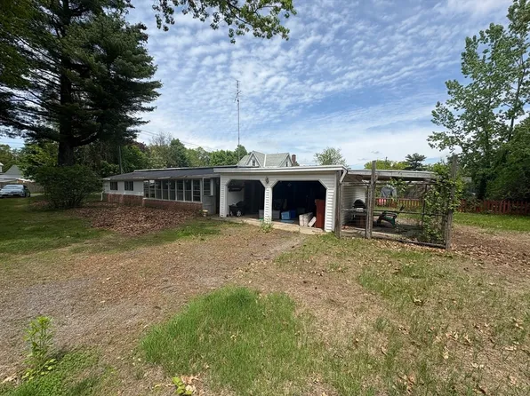 75 Hillside Rd, Montague, MA 01351