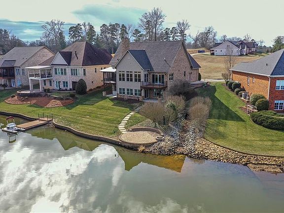 3rd image of 177 Reserve Dr