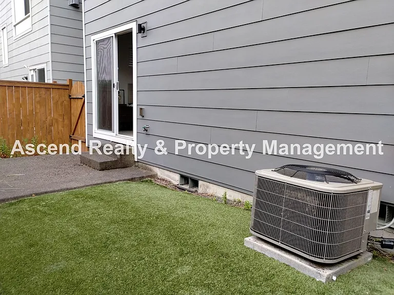 958 SW Adrian Ter — Photo 28