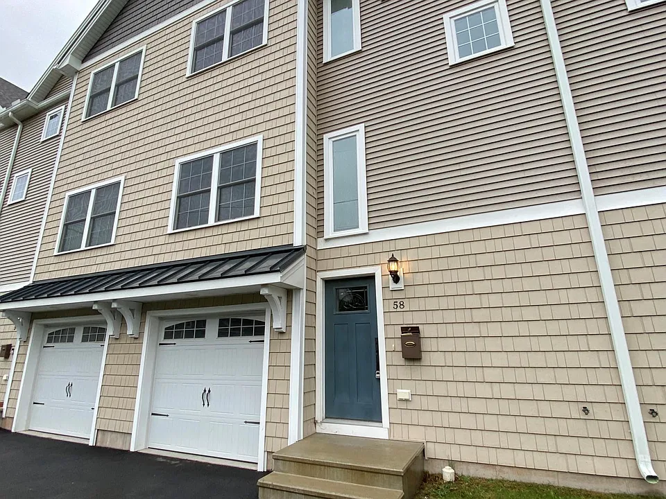 Exterior, driveway