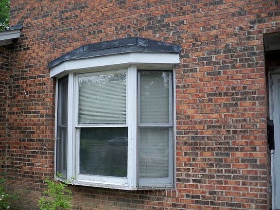 3rd image of 450 W Morehead St