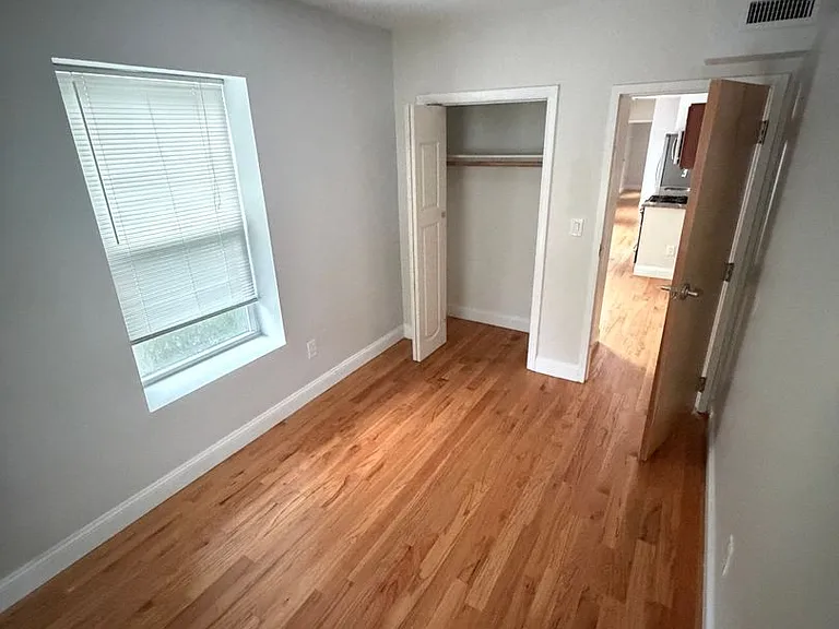 555 Winchester Ave — Photo 11